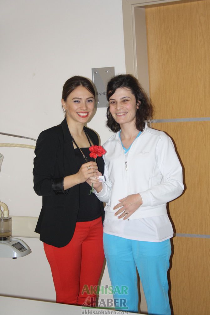 Özel Akhisar Hastanesi Kadınlar Gününü Kutladı